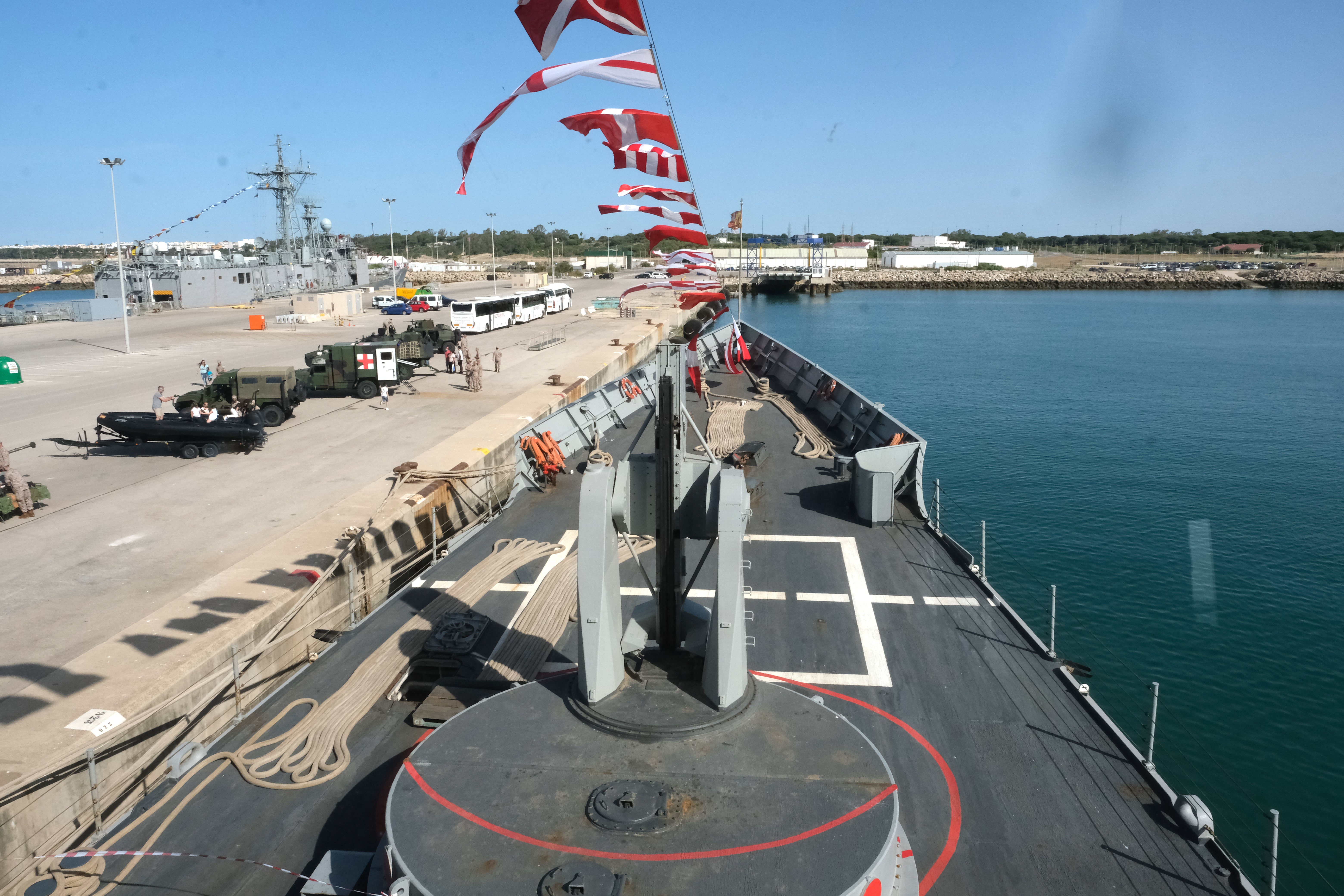 En imágenes: Día de las Fuerzas Armadas en Cádiz