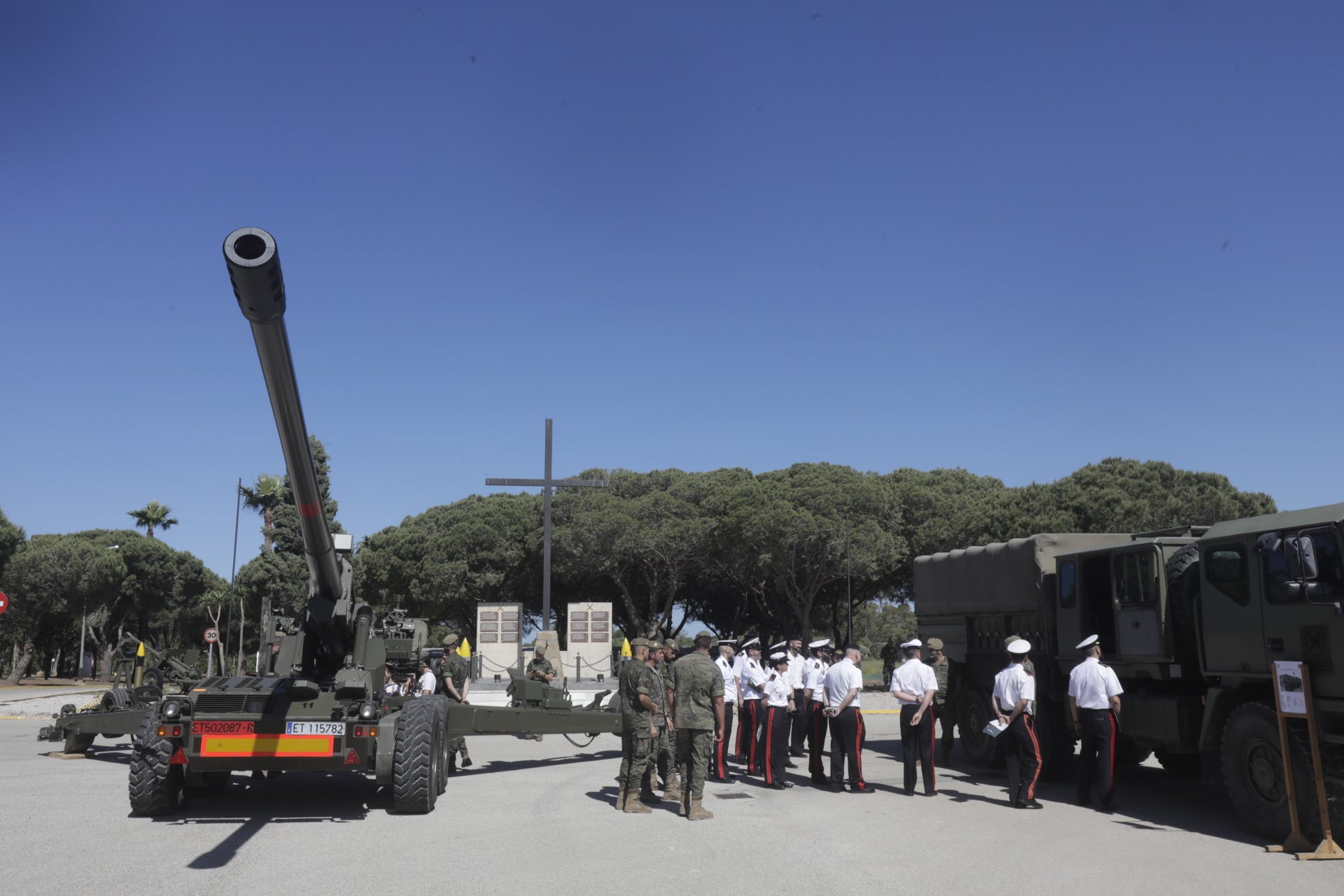 En imágenes: Día de las Fuerzas Armadas en Cádiz