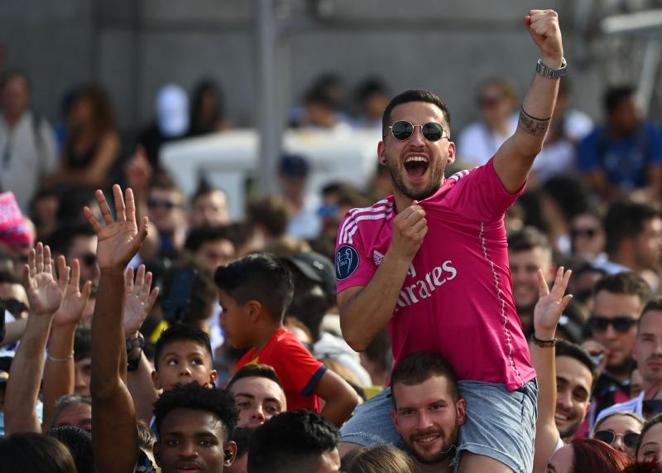 El Real Madrid celebra la Champions con la afición, en imágenes