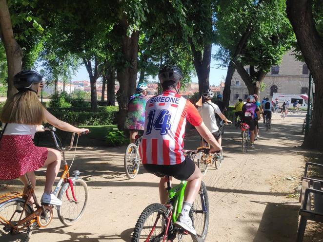 En imágenes: Toledo celebra la I Ruta de Bici Clásica