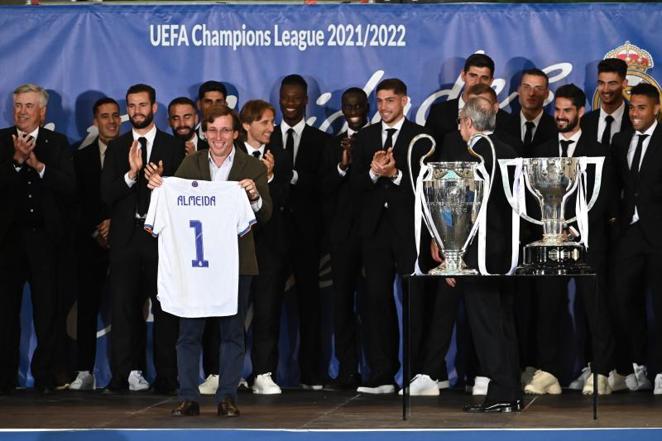 El Real Madrid celebra la Champions con la afición, en imágenes