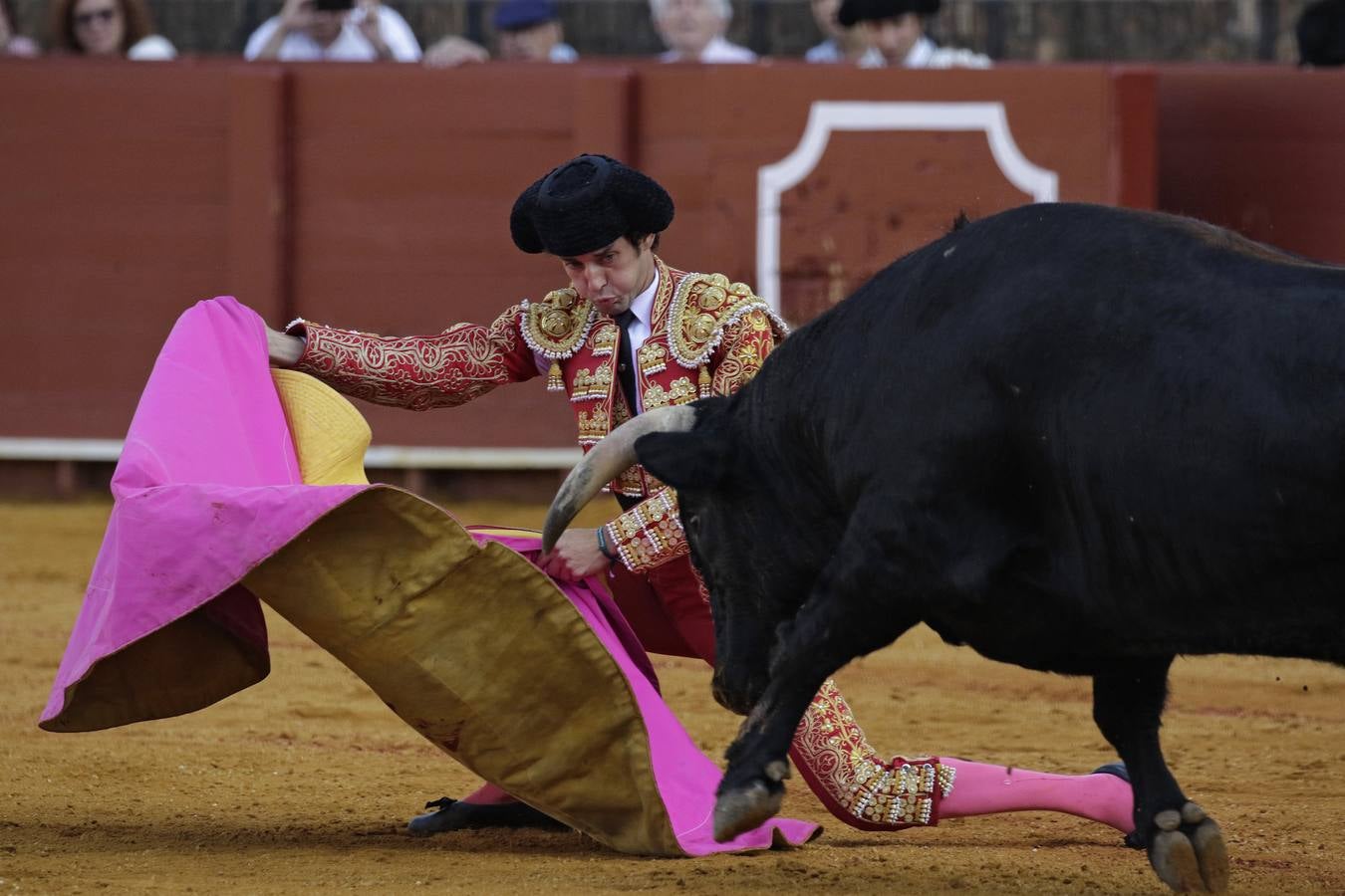 Álvaro Burdiel da la única vuelta al ruedo en la segunda novillada en la Maestranza