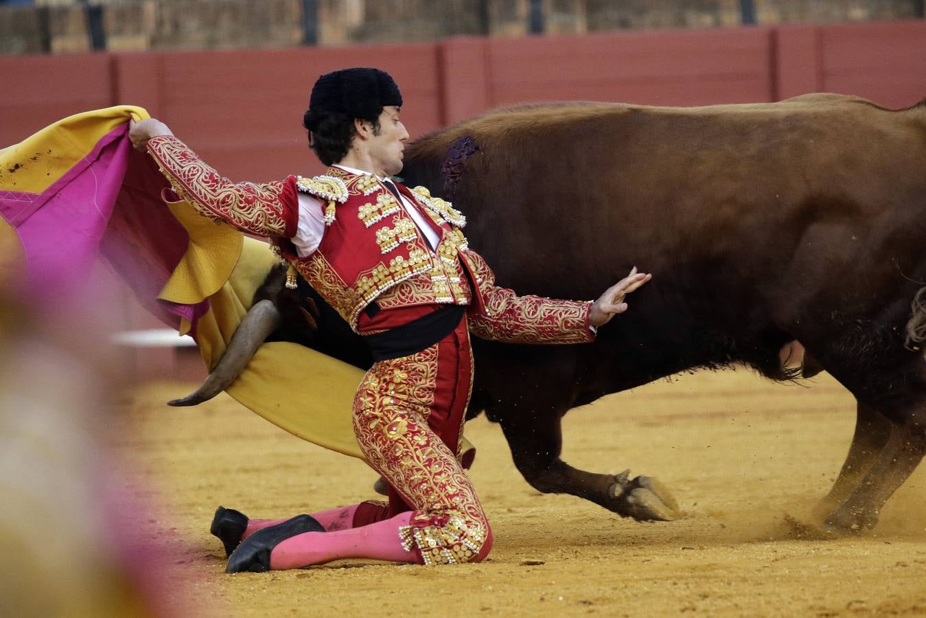 Álvaro Burdiel da la única vuelta al ruedo en la segunda novillada en la Maestranza