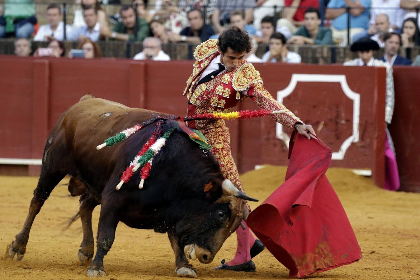 Álvaro Burdiel da la única vuelta al ruedo en la segunda novillada en la Maestranza