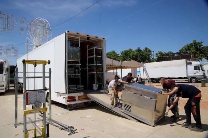 El desmontaje de la Feria de Córdoba, en imágenes
