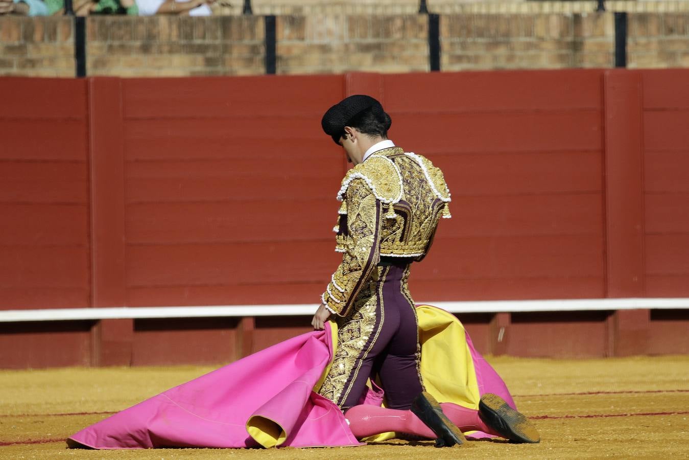 Álvaro Burdiel da la única vuelta al ruedo en la segunda novillada en la Maestranza