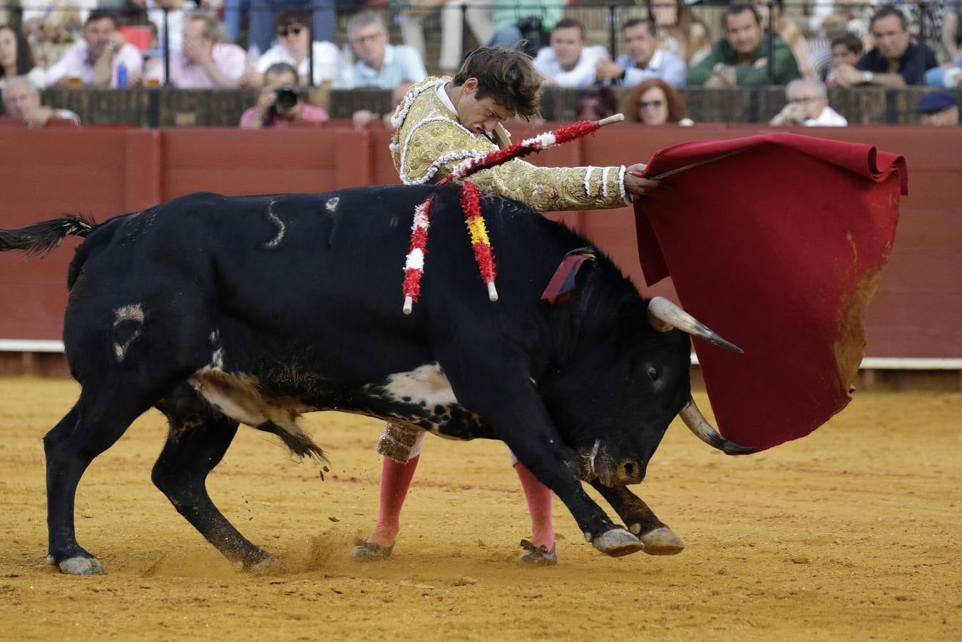 Álvaro Burdiel da la única vuelta al ruedo en la segunda novillada en la Maestranza