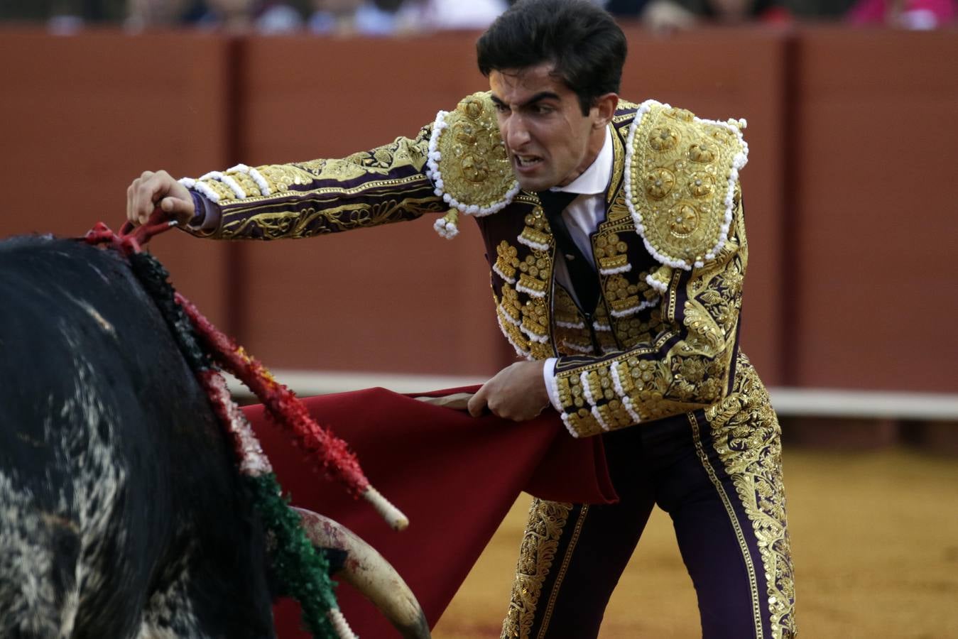 Álvaro Burdiel da la única vuelta al ruedo en la segunda novillada en la Maestranza