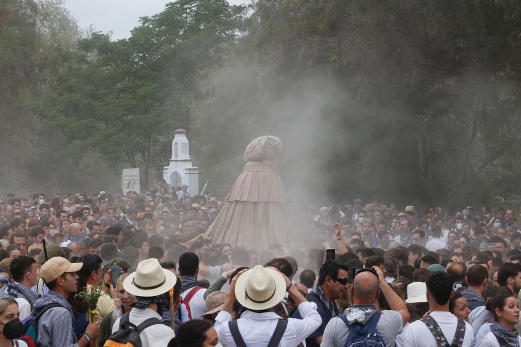 La Virgen del Rocío ya va camino de la aldea