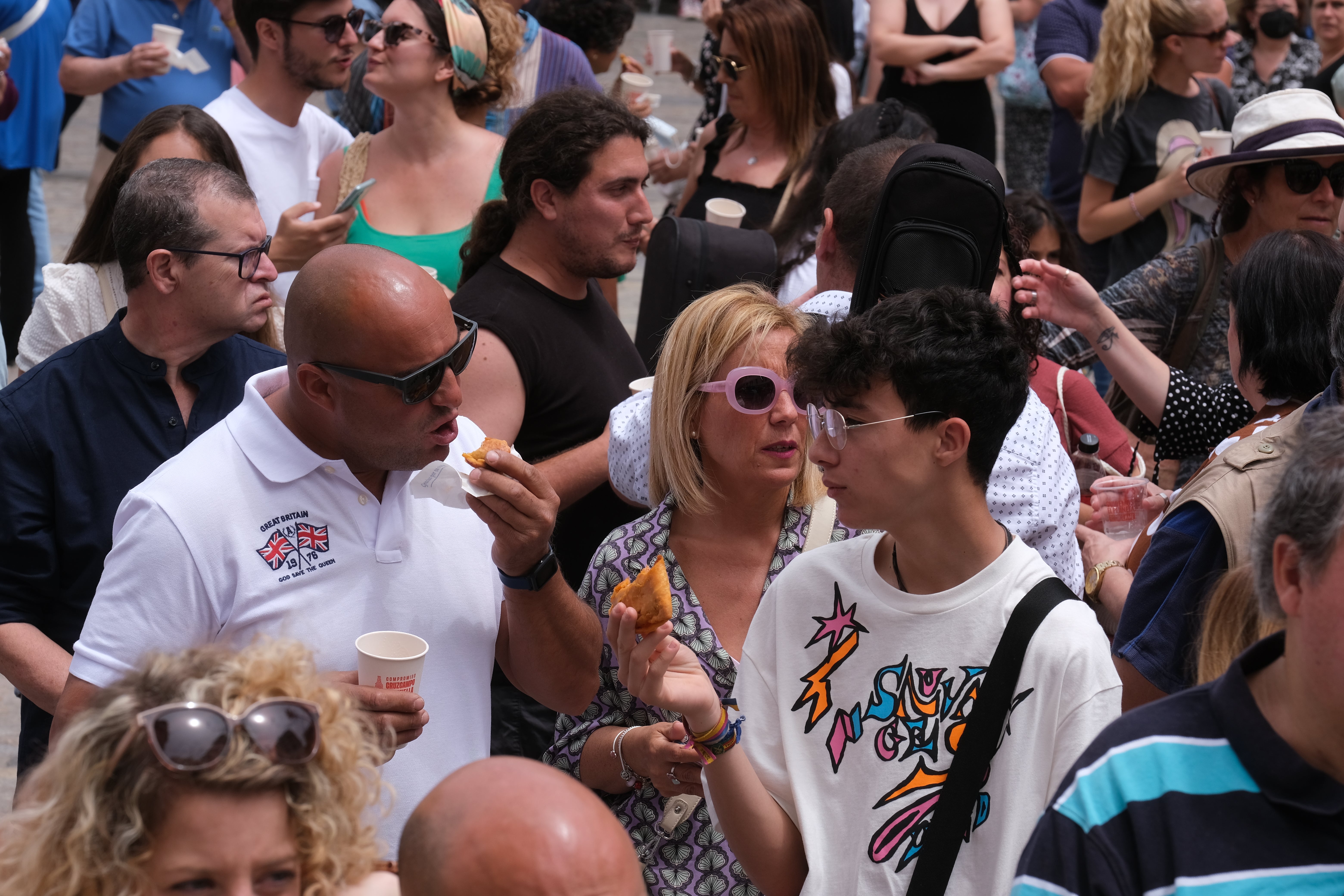 En imágenes: Primera Empanada Popular en la Plaza de la Catedral