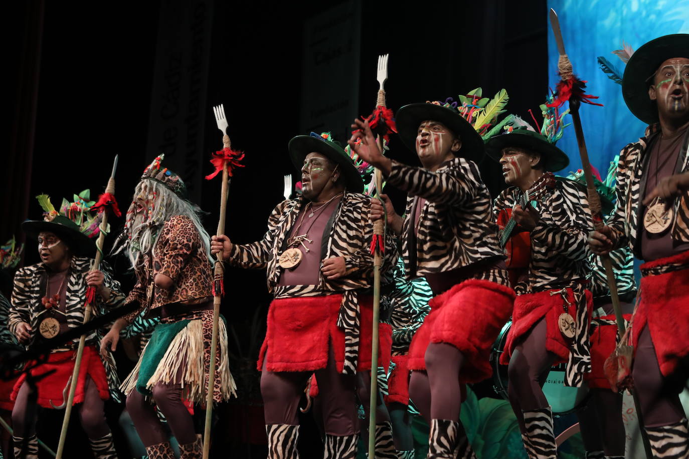 Fotos: Chirigota &#039;Entre sábanas, selvas y ríos... este año vamos al Rocío&#039; en el COAC 2022. Carnaval de Cádiz