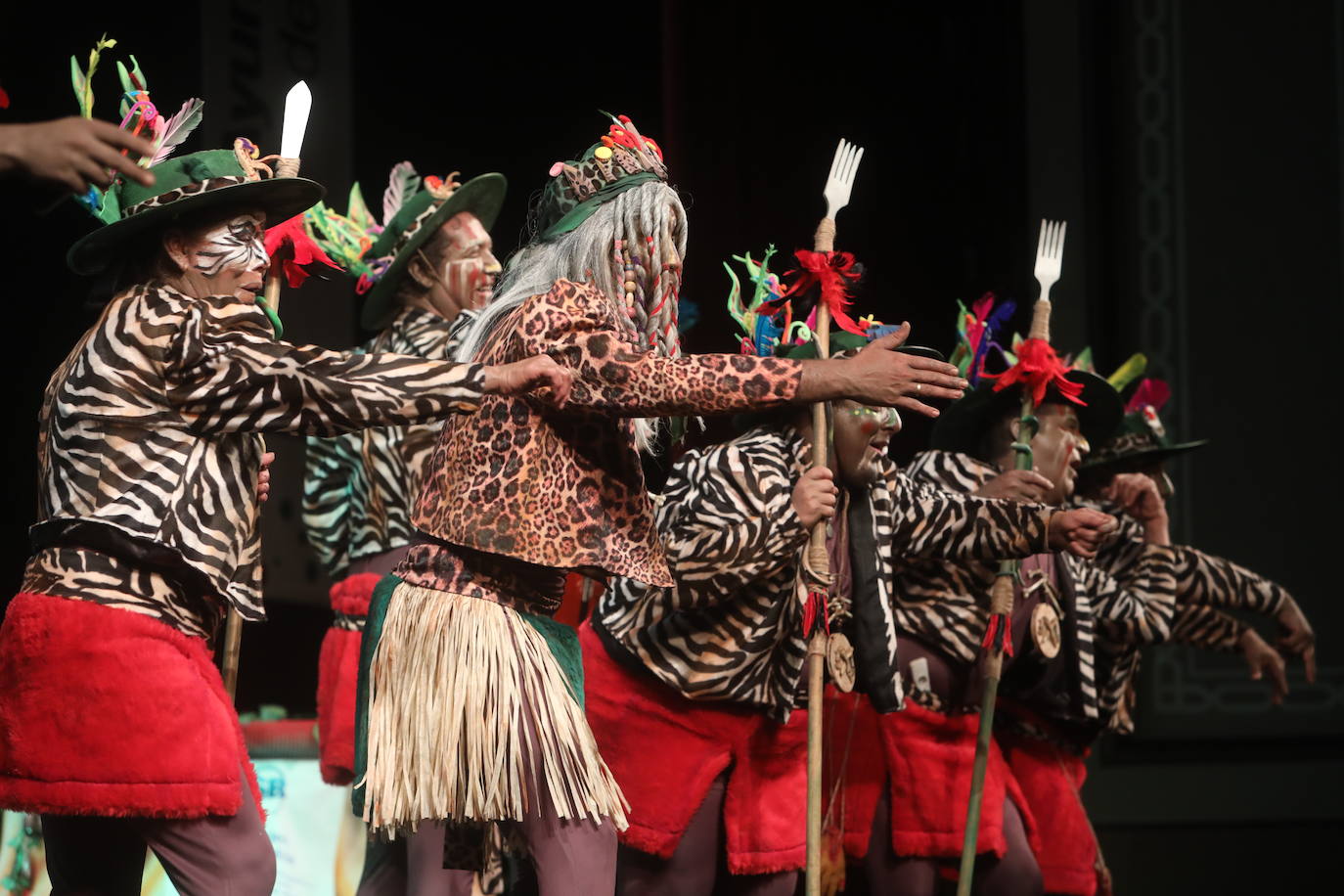 Fotos: Chirigota &#039;Entre sábanas, selvas y ríos... este año vamos al Rocío&#039; en el COAC 2022. Carnaval de Cádiz