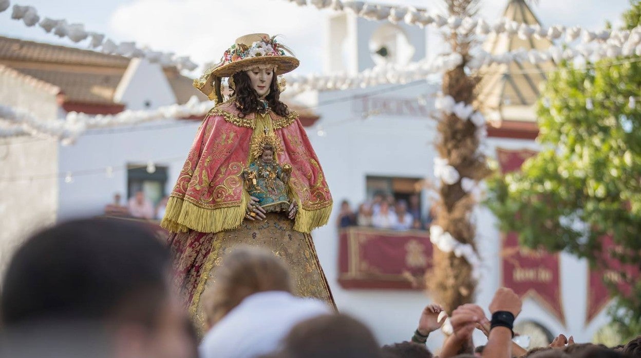 La Virgen del Rocío ya está por fin en su aldea