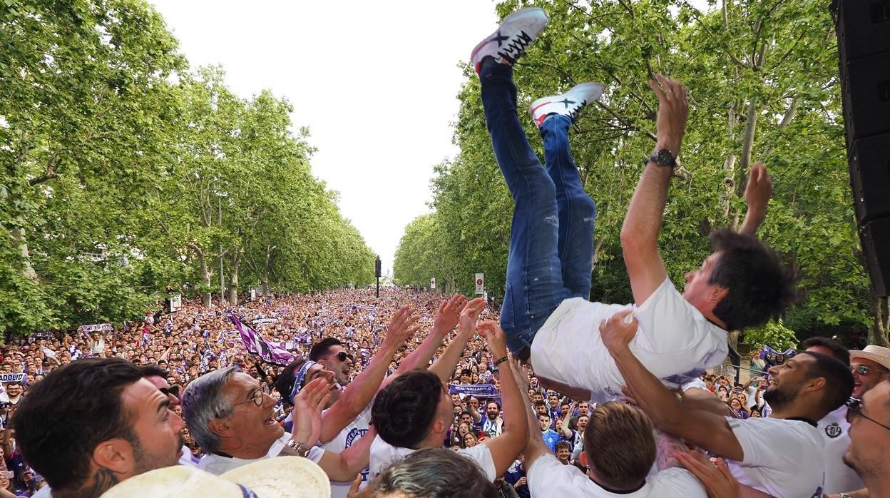 Fotogalería: la afición se vuelca con el Valladolid en la celebración del ascenso