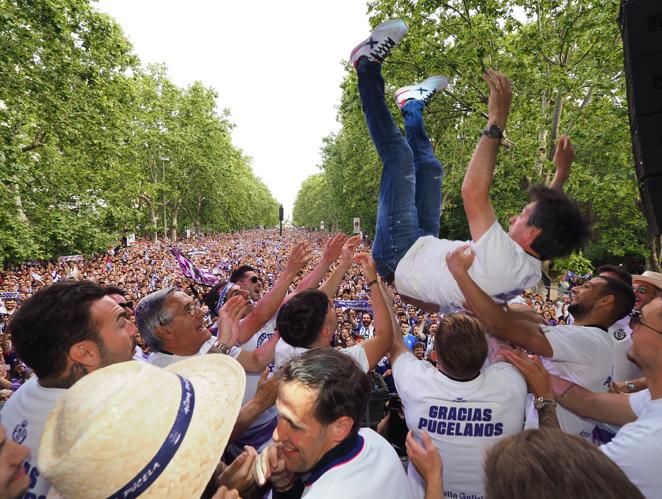 Fotogalería: la afición se vuelca con el Valladolid en la celebración del ascenso