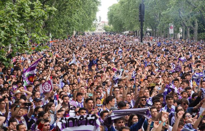 Fotogalería: la afición se vuelca con el Valladolid en la celebración del ascenso