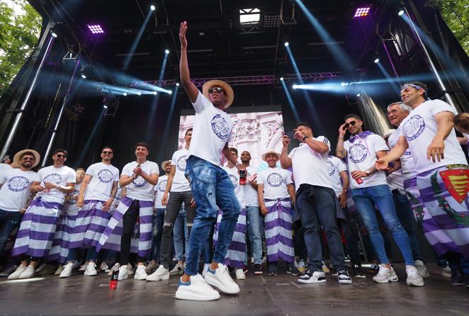 Fotogalería: la afición se vuelca con el Valladolid en la celebración del ascenso