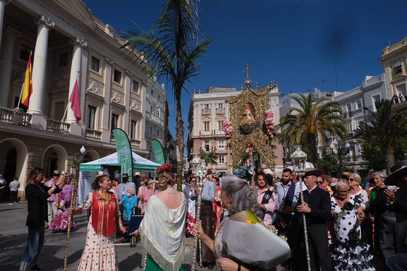 Fotos: Misa de romeros y visita a la Patrona de la hermandad del Rocío de Cádiz