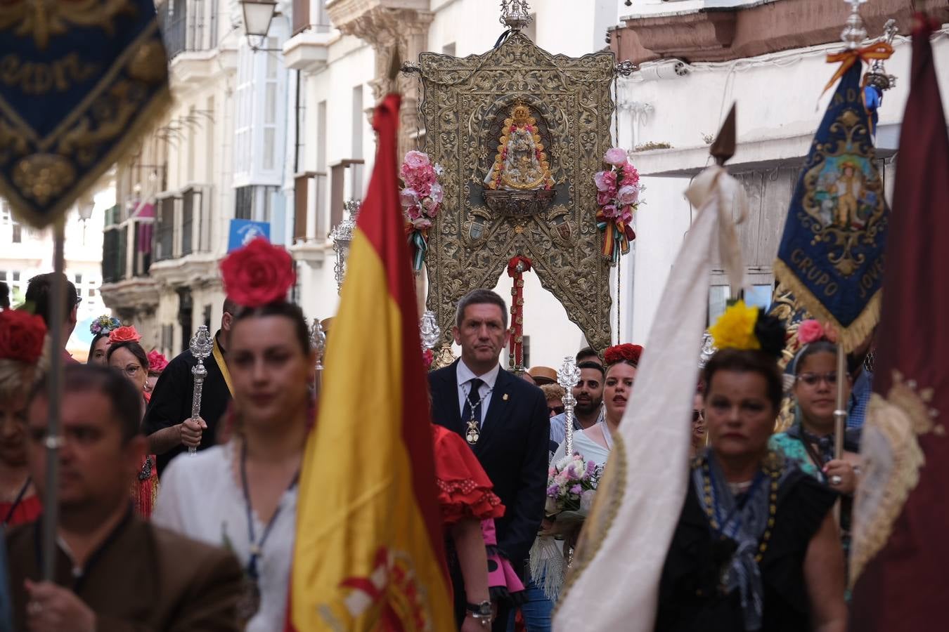 Fotos: Misa de romeros y visita a la Patrona de la hermandad del Rocío de Cádiz