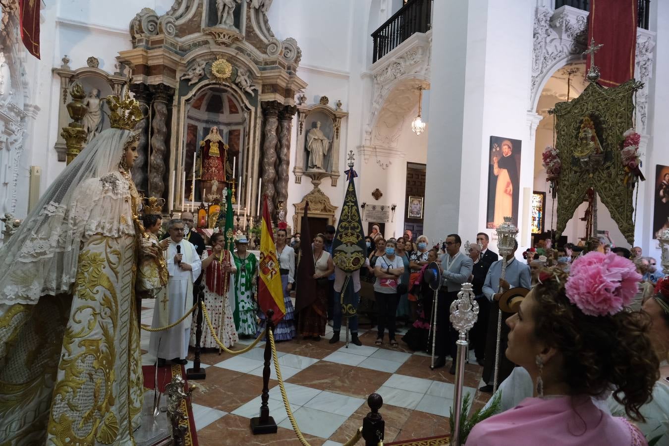 Fotos: Misa de romeros y visita a la Patrona de la hermandad del Rocío de Cádiz