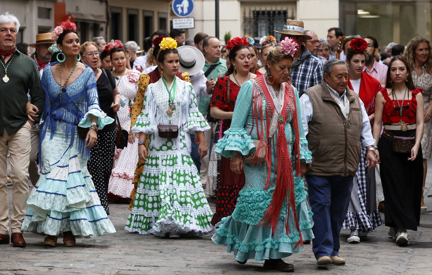 Salida de la hermandad de Sevilla hacia el Rocío