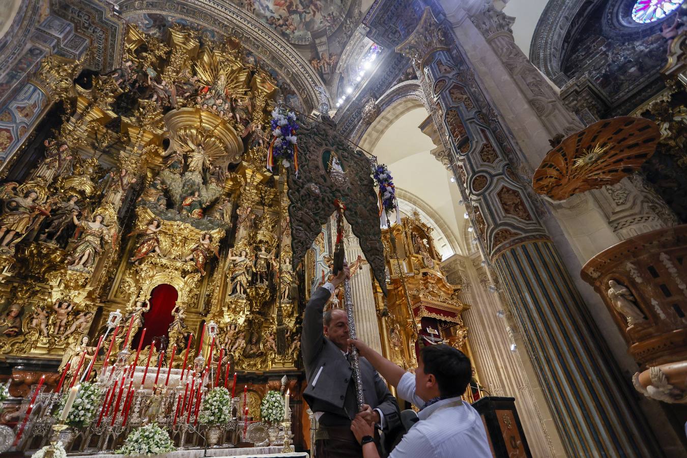 Salida de la hermandad de Sevilla hacia el Rocío