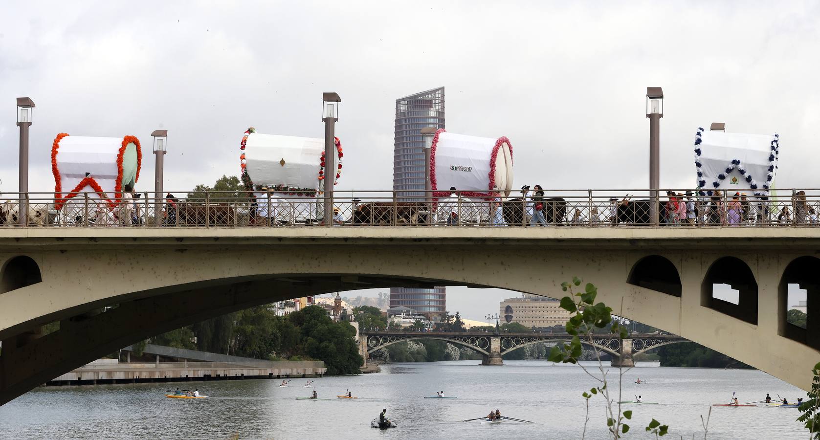 Salida de la hermandad de Sevilla hacia el Rocío