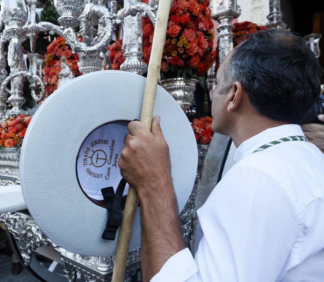 Salida de la hermandad de Sevilla hacia el Rocío