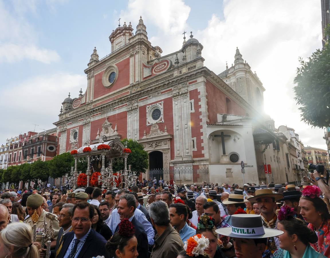 Salida de la hermandad de Sevilla hacia el Rocío