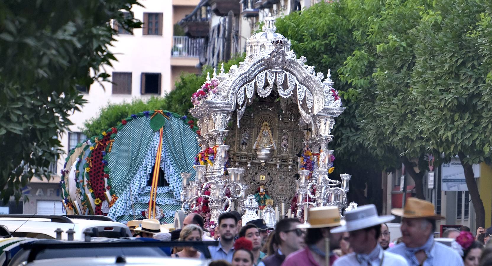 Salida de la hermandad del Rocío de la Macarena