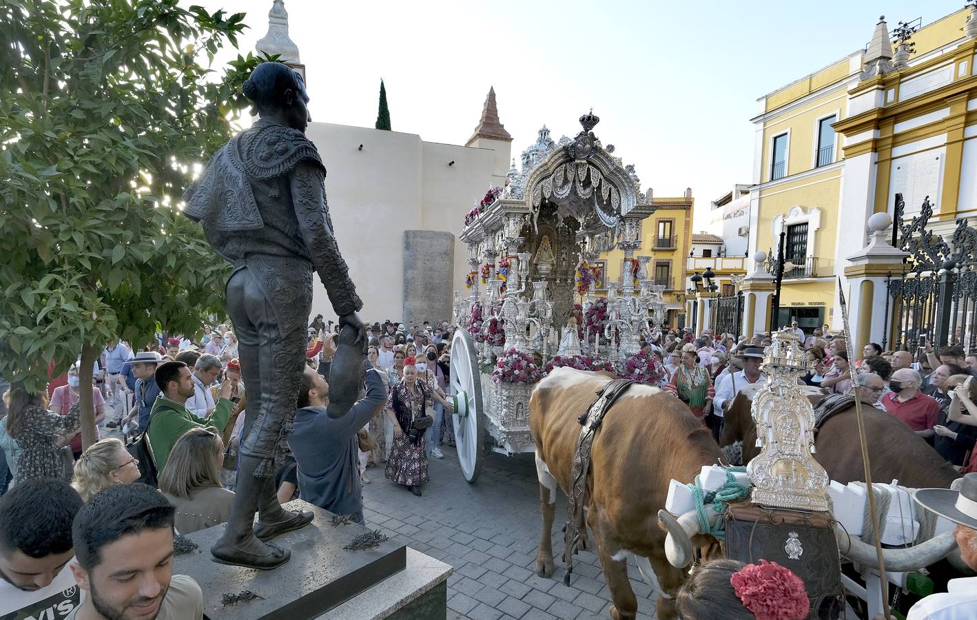 Salida de la hermandad del Rocío de la Macarena