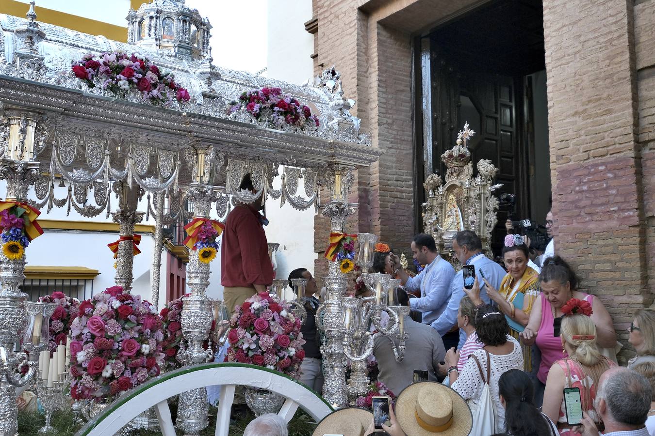 Salida de la hermandad del Rocío de la Macarena