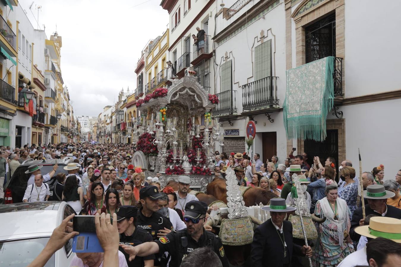 Salida de la hermandad del Rocío de Triana