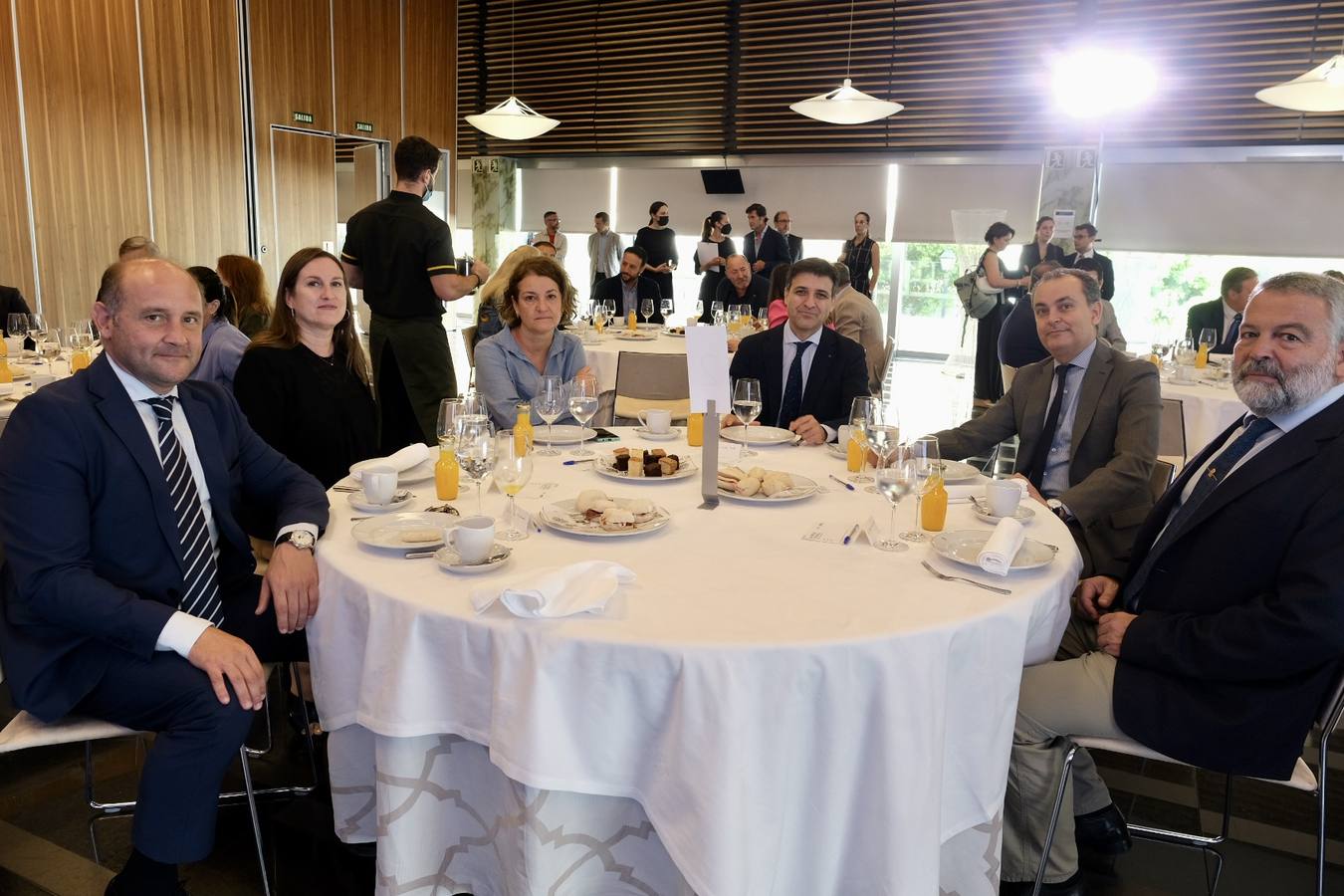 Fotos: Ambiente en la Mirada Económica de ABC y La Voz con Rogelio Velasco