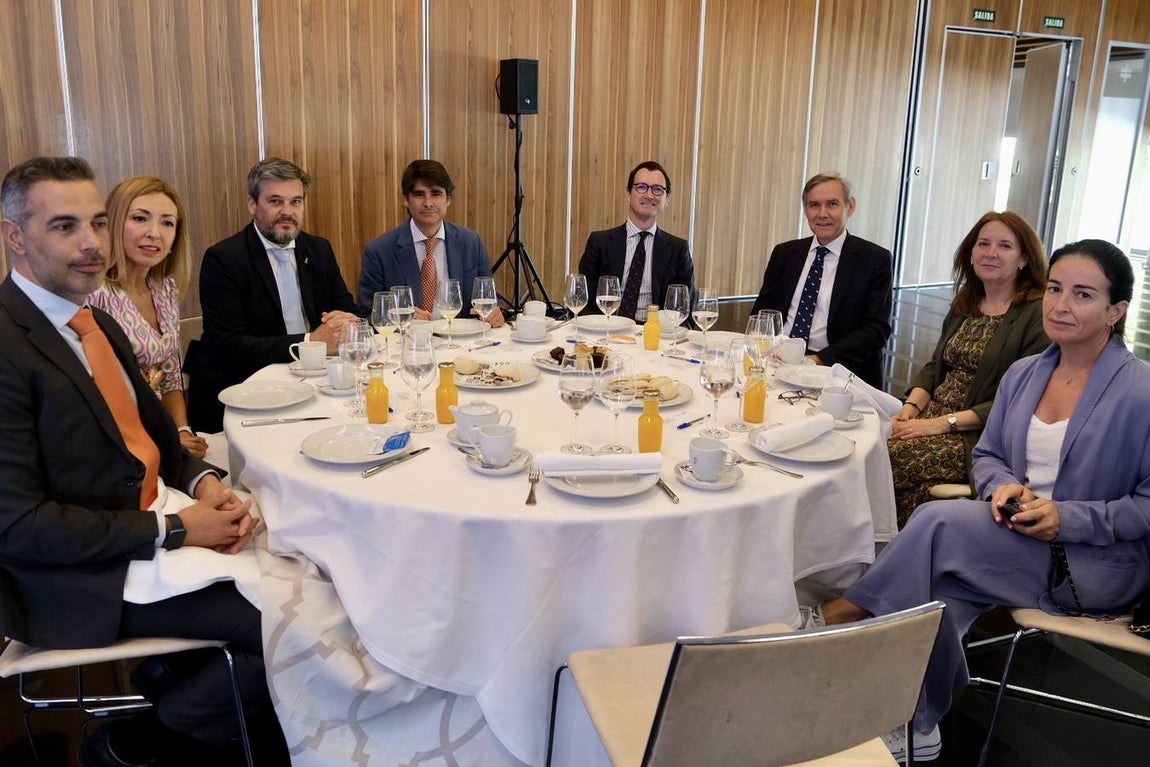 Fotos: Ambiente en la Mirada Económica de ABC y La Voz con Rogelio Velasco