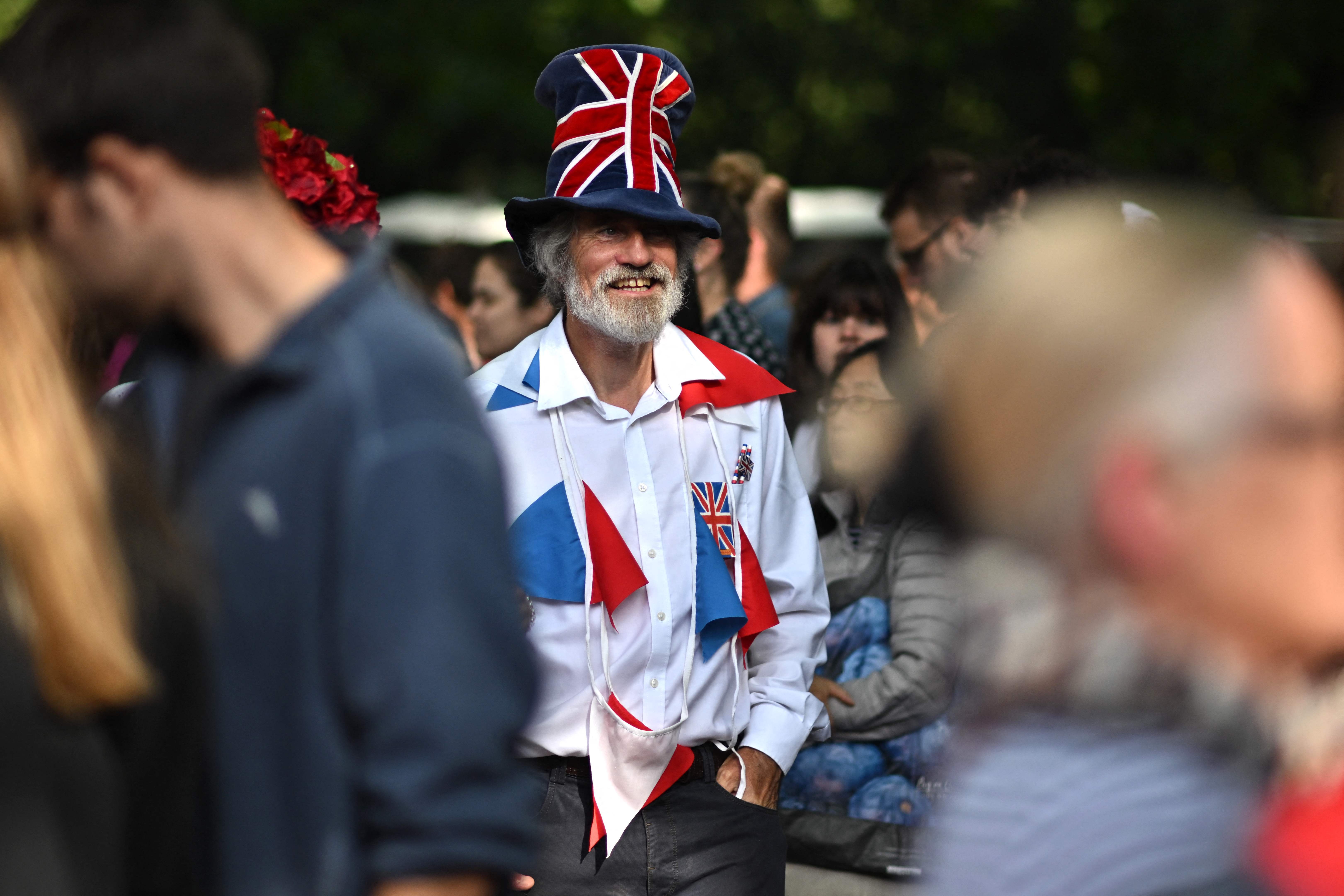 Los ingleses viven con entusiasmo esta celebración que no ha conseguido ningún otro monarca en todo el mundo. 