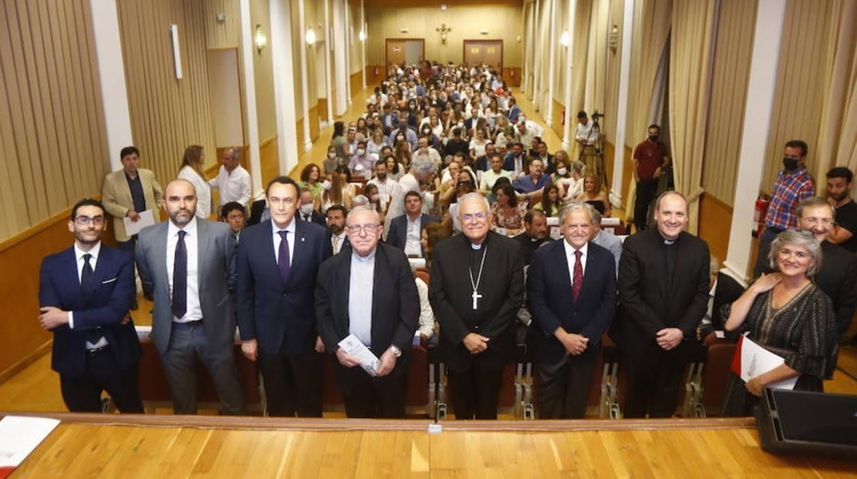 El estreno del documental sobre el colegio La Inmaculada de Córdoba, en imágenes