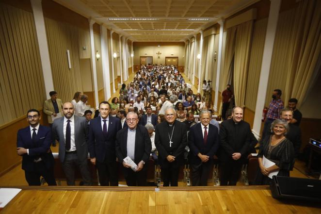 El estreno del documental sobre el colegio La Inmaculada de Córdoba, en imágenes