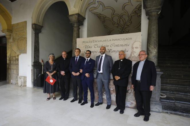 El estreno del documental sobre el colegio La Inmaculada de Córdoba, en imágenes