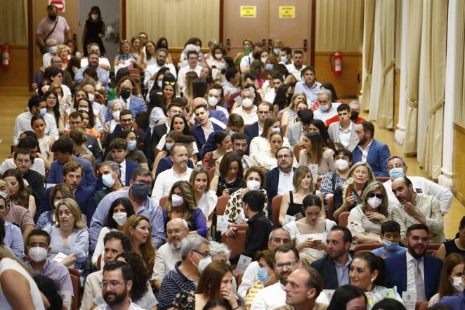 El estreno del documental sobre el colegio La Inmaculada de Córdoba, en imágenes