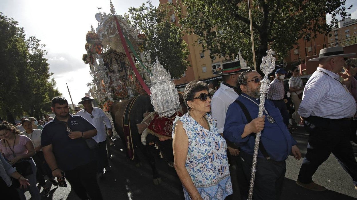 Salida de la Hermandad del Rocío de Sevilla Sur hacia la aldea almonteña