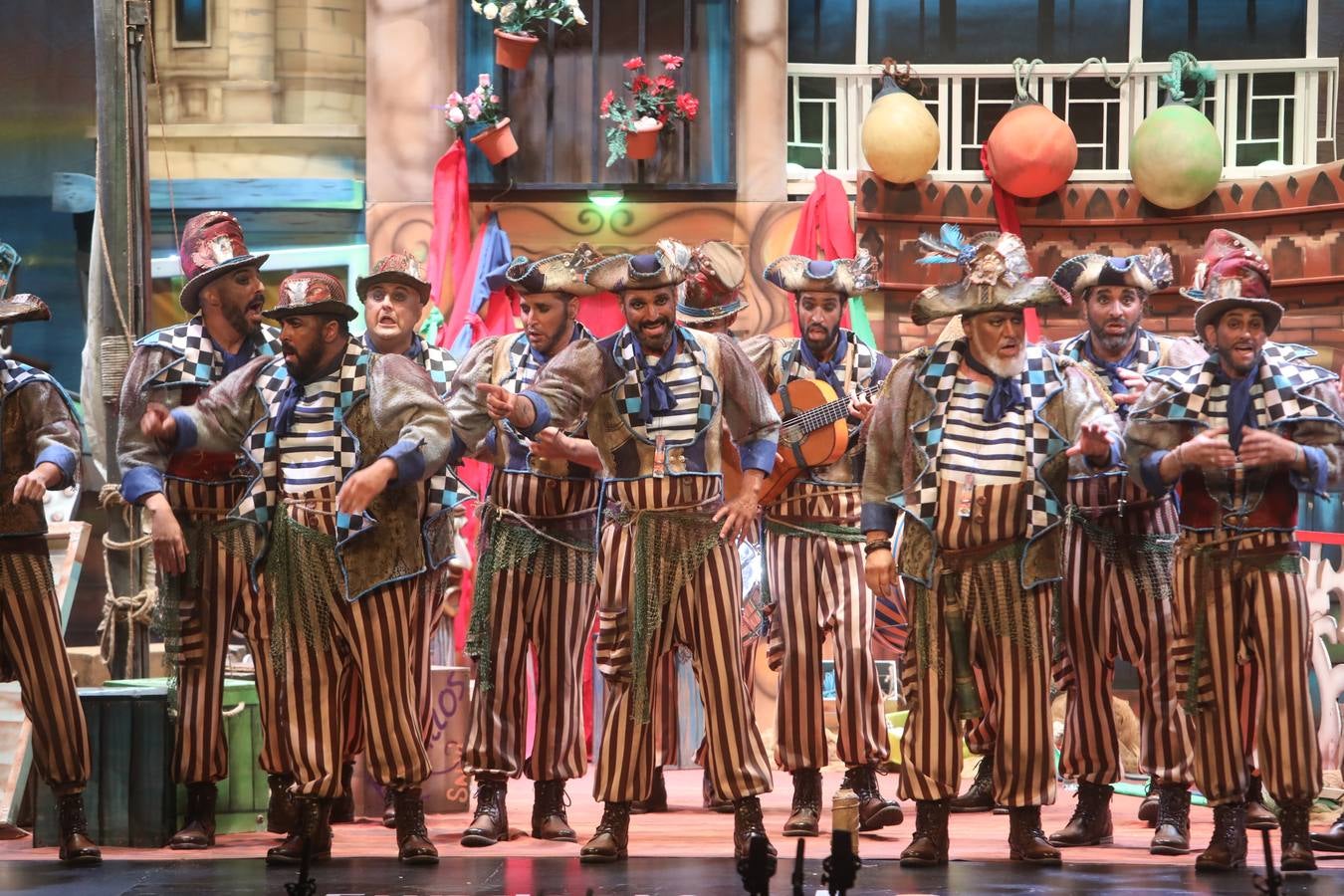 Fotos: Comparsa &#039;Los viajantes&#039; en el COAC 2022. Carnaval de Cádiz