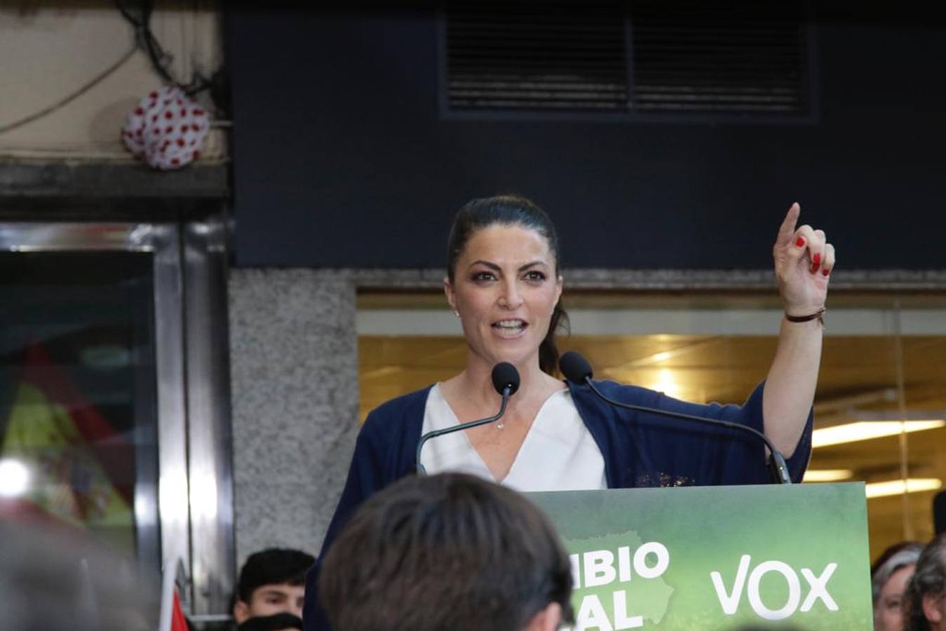 Vox llena la calle Asunción, en imágenes