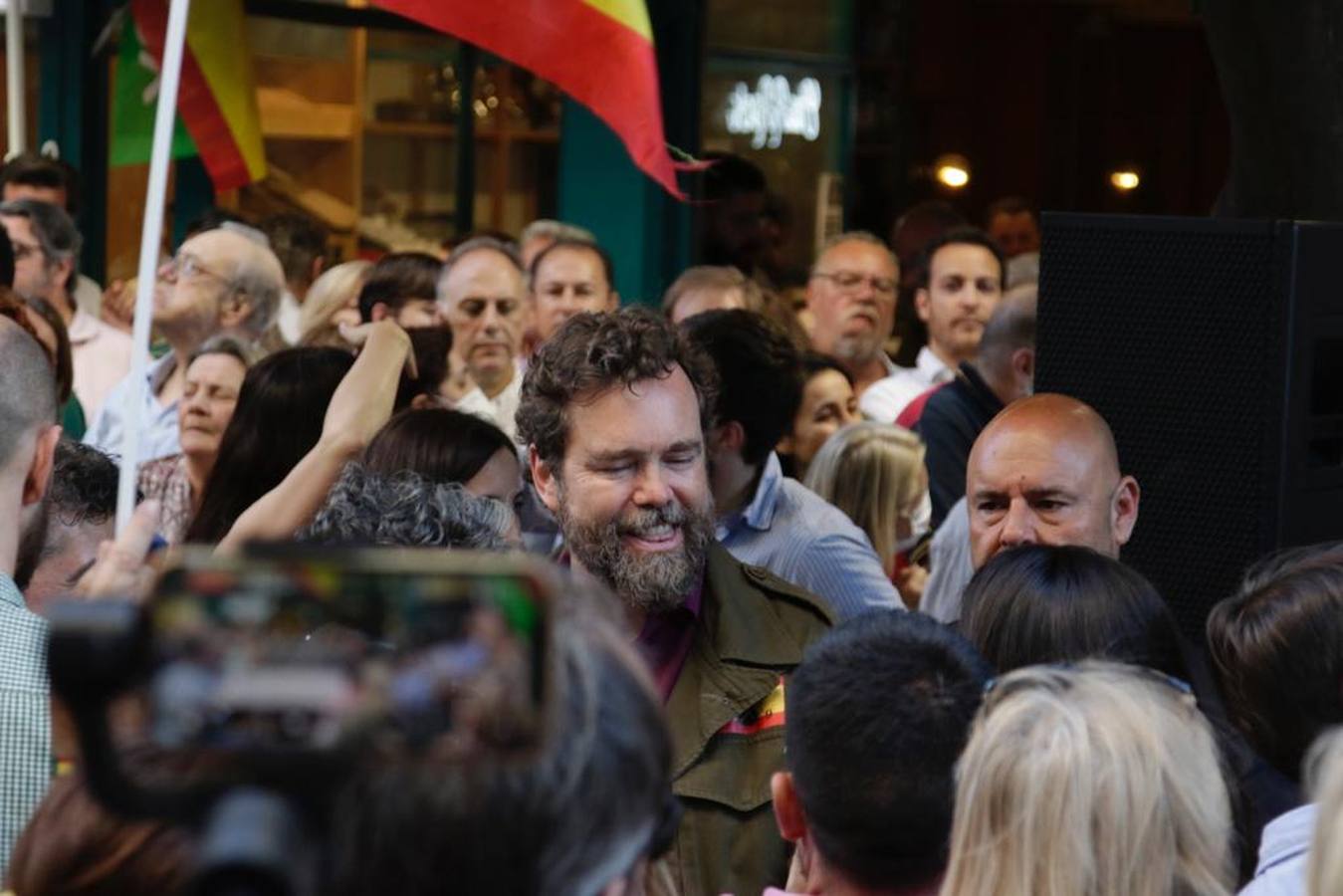 Vox llena la calle Asunción, en imágenes