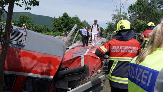 Todavía no se conoce la causa del accidente o el número exacto de heridos. 