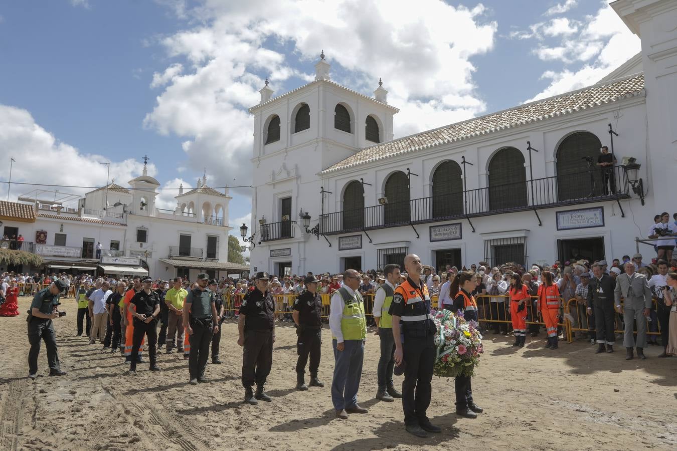 Presentación de las hermandades más antiguas ante la Virgen del Rocío