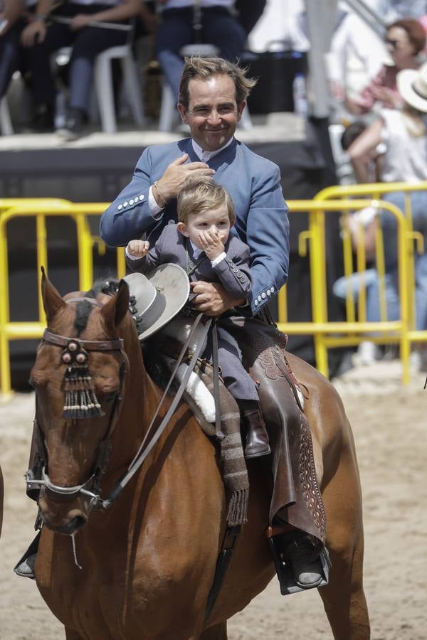 Presentación de las hermandades más antiguas ante la Virgen del Rocío