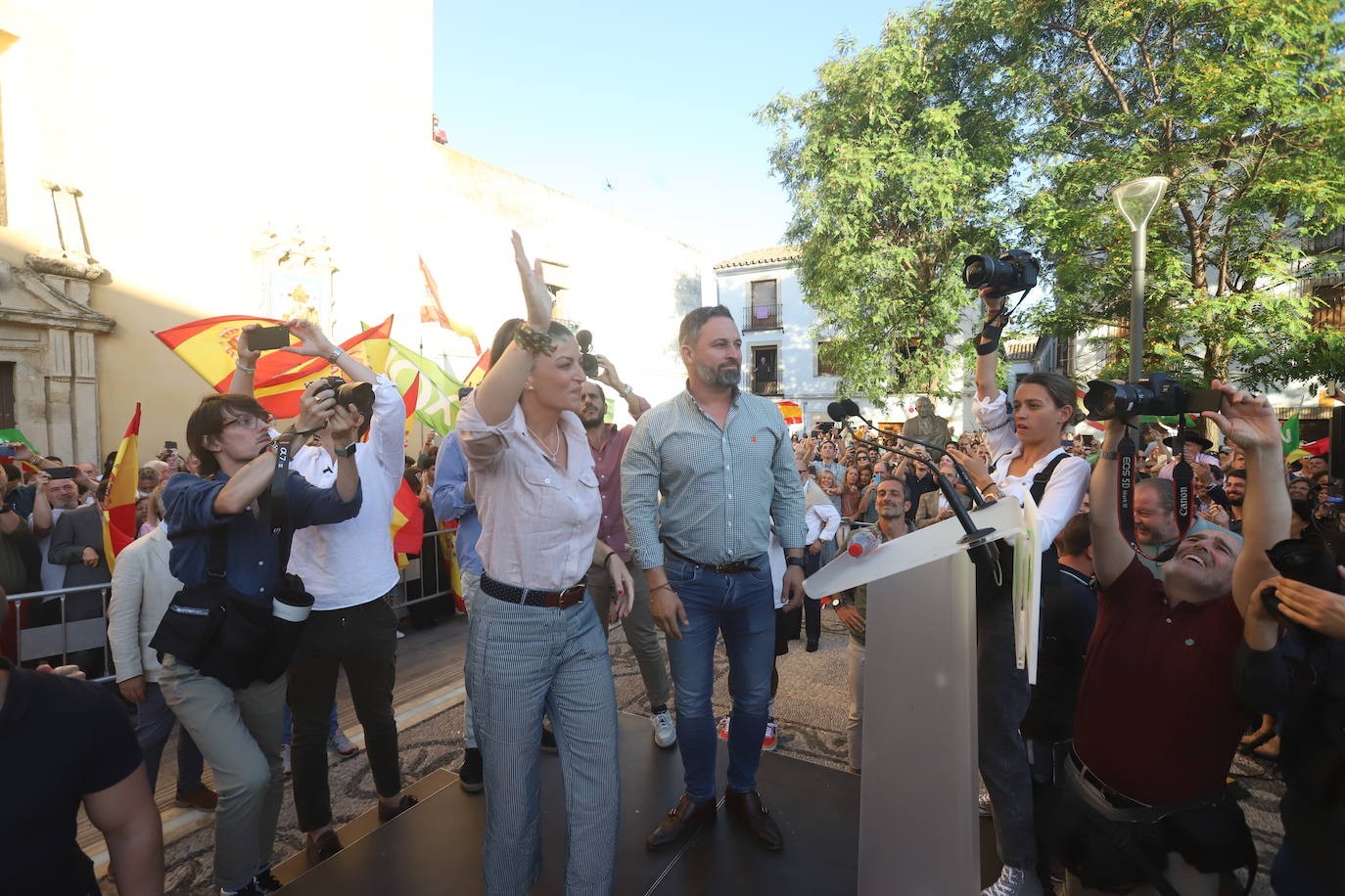 El mitin de Abascal y Olona (Vox) en Córdoba, en imágenes