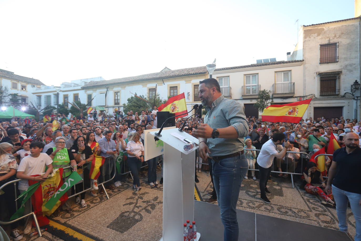 El mitin de Abascal y Olona (Vox) en Córdoba, en imágenes