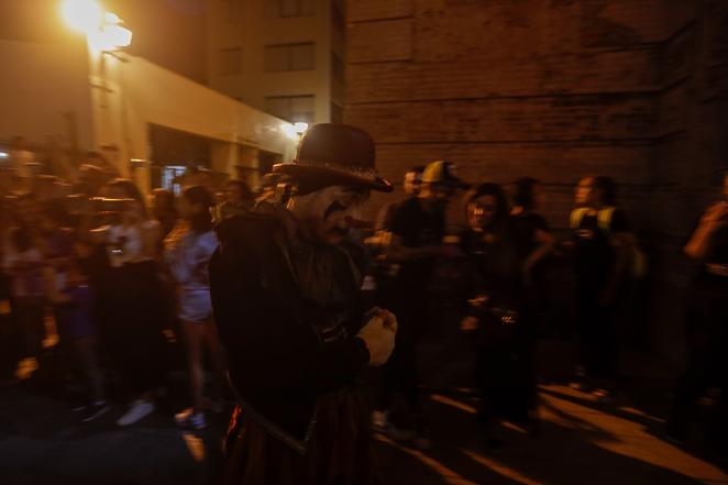 Fotos: El ambiente en la calle la noche de la Final del COAC